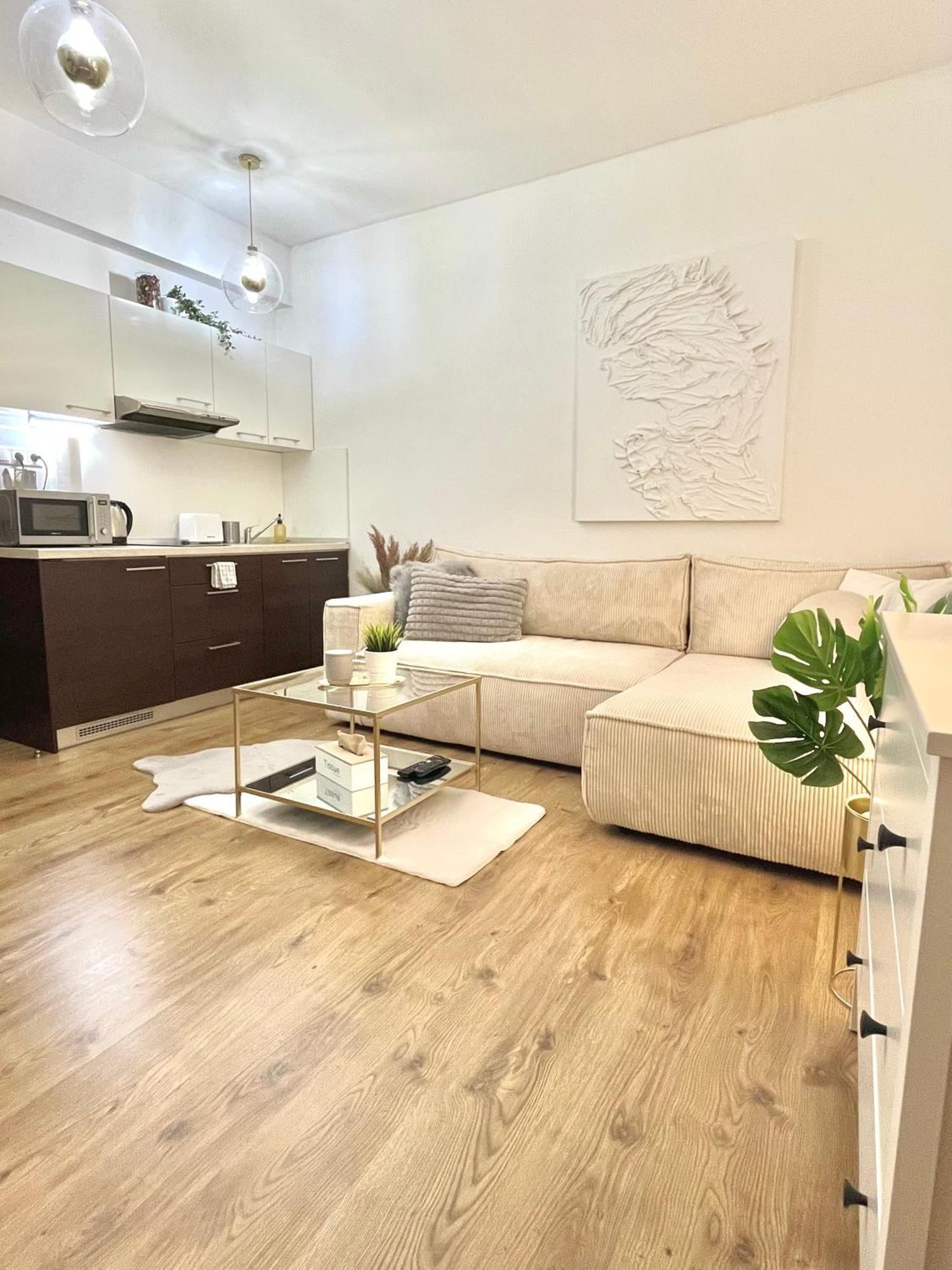 Urban Jungle Apartment Old Town Air Conditioned Братислава Экстерьер фото
