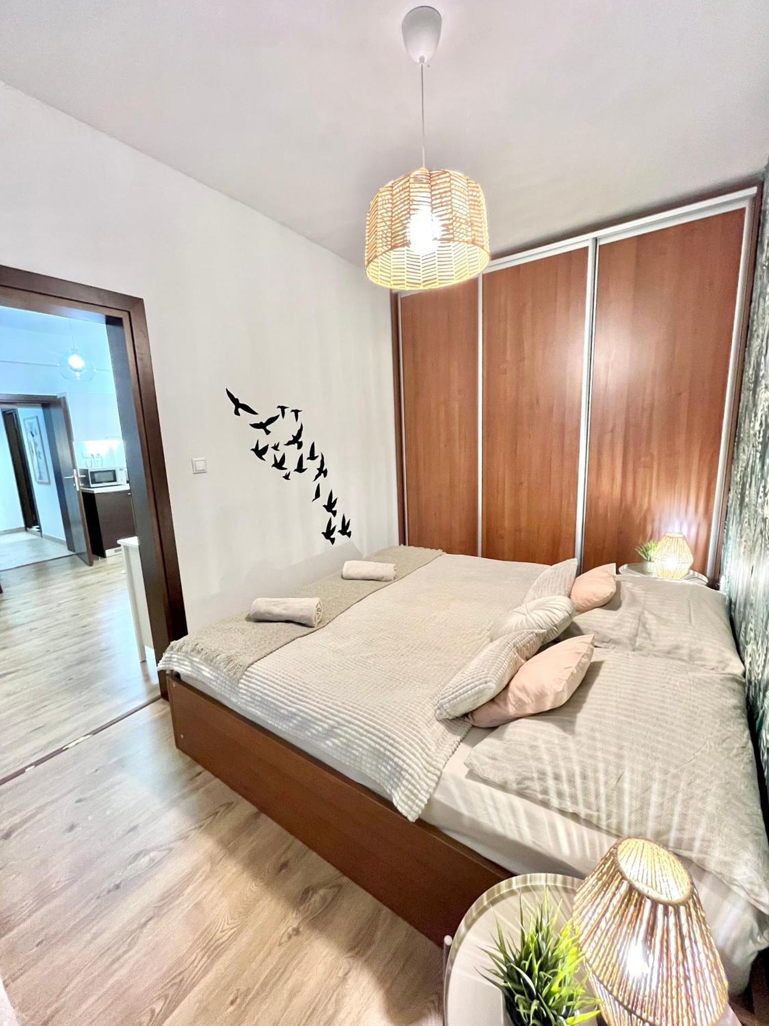 Urban Jungle Apartment Old Town Air Conditioned Братислава Экстерьер фото
