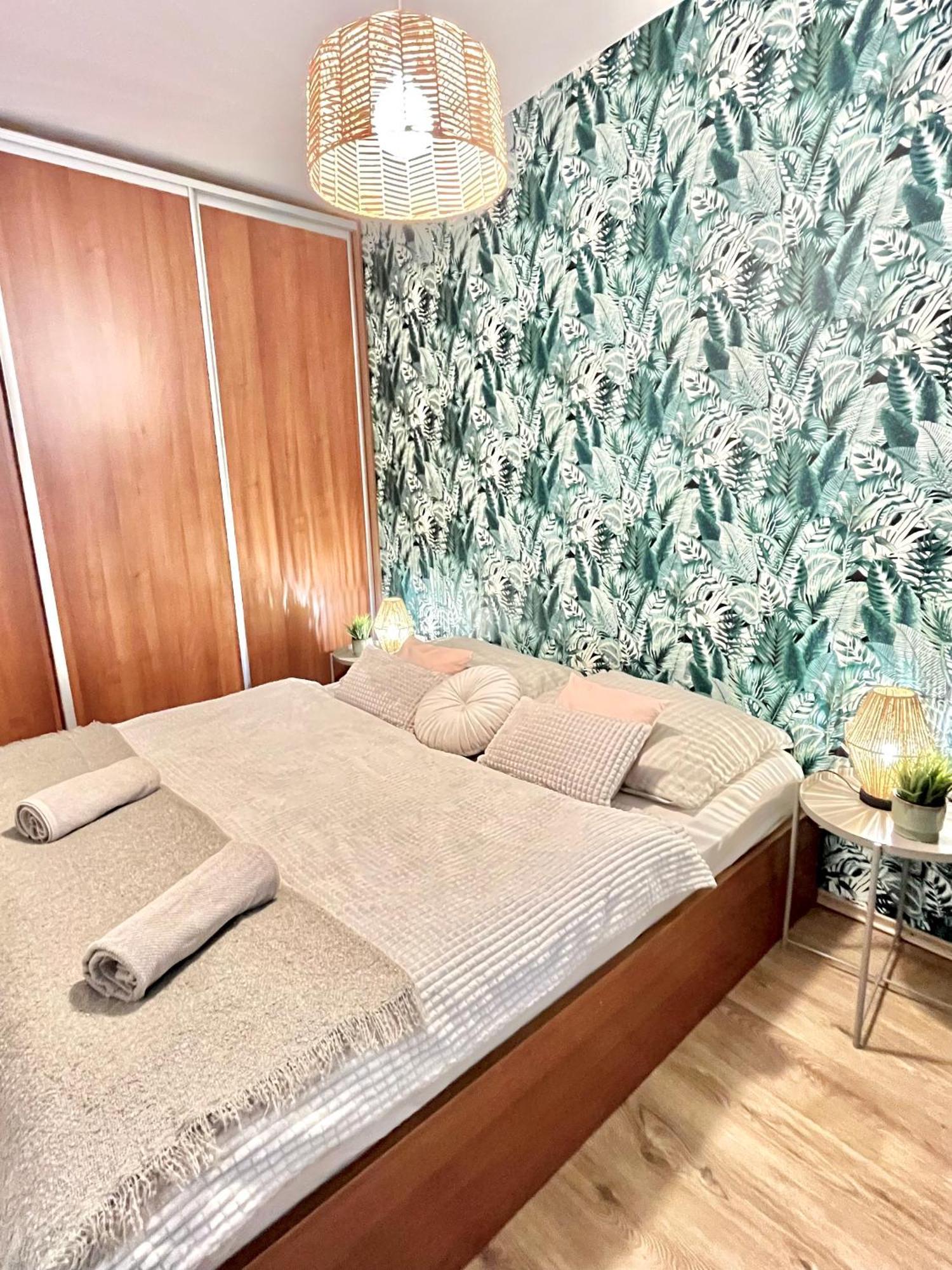 Urban Jungle Apartment Old Town Air Conditioned Братислава Экстерьер фото