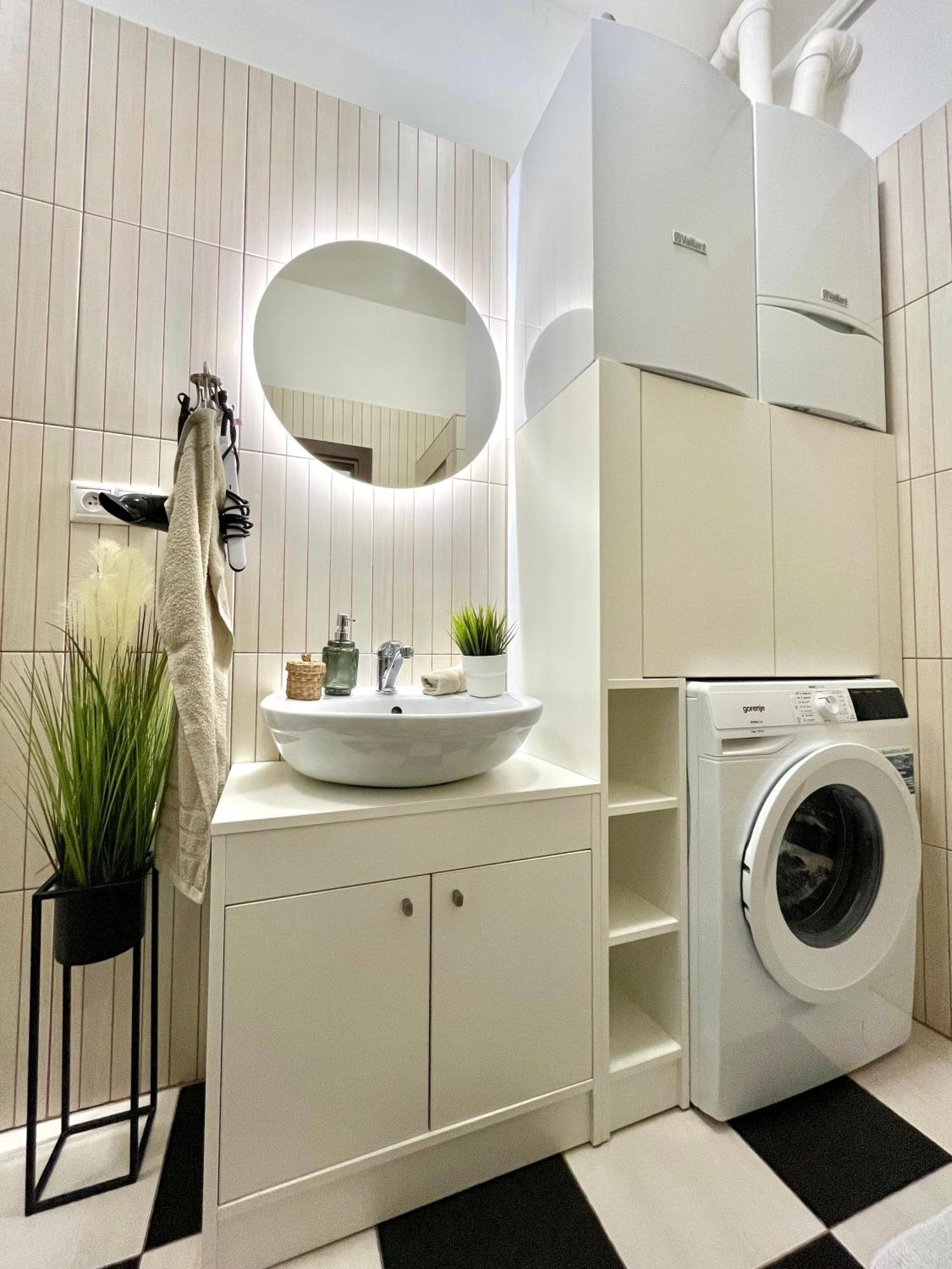 Urban Jungle Apartment Old Town Air Conditioned Братислава Экстерьер фото